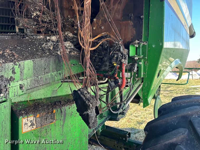 image for item YA1798 2019 John Deere S790 combine