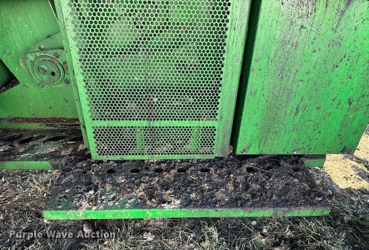 image for item YA1798 2019 John Deere S790 combine