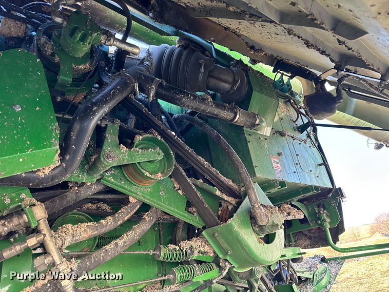 image for item YA1798 2019 John Deere S790 combine