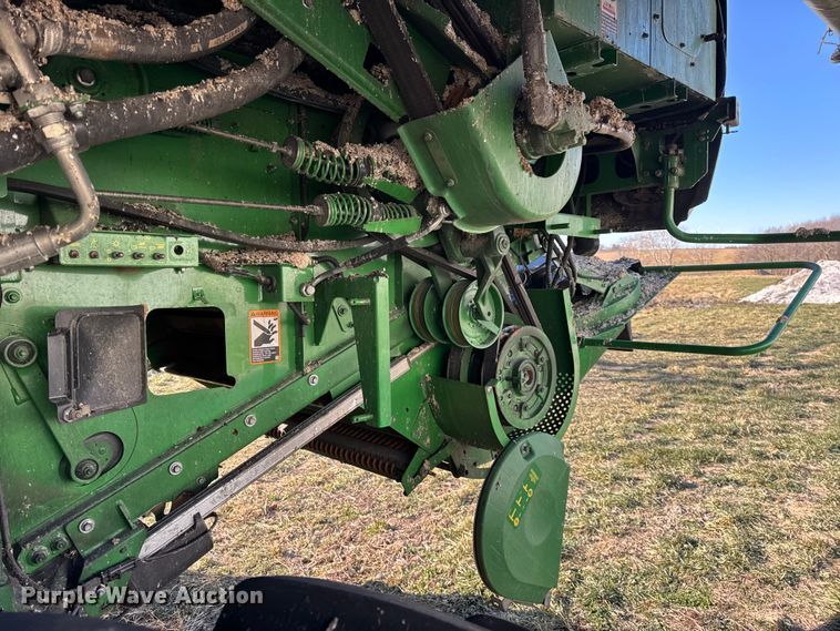 image for item YA1798 2019 John Deere S790 combine