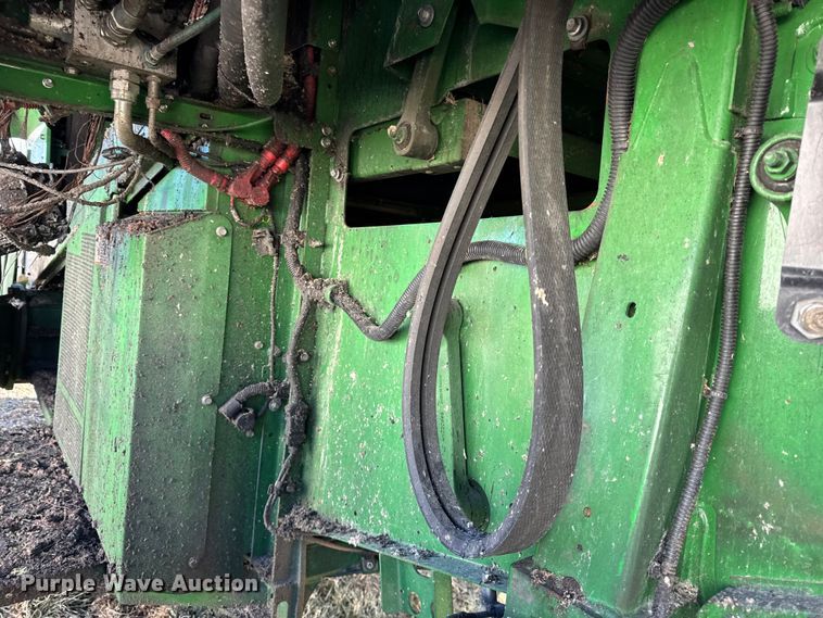 image for item YA1798 2019 John Deere S790 combine