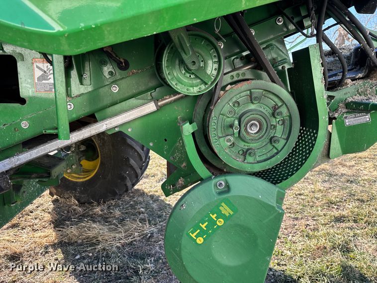 image for item YA1798 2019 John Deere S790 combine