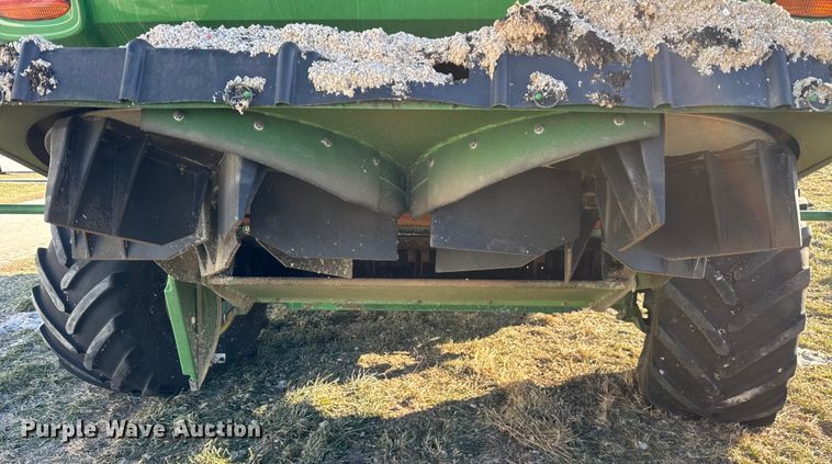 image for item YA1798 2019 John Deere S790 combine