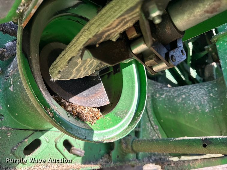 image for item YA1798 2019 John Deere S790 combine