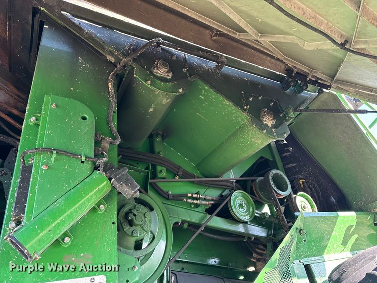 image for item YA1798 2019 John Deere S790 combine