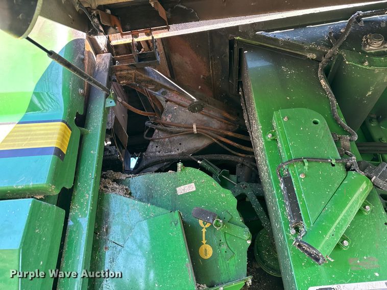 image for item YA1798 2019 John Deere S790 combine