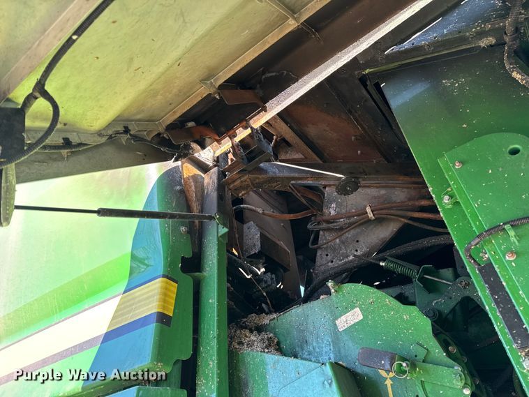 image for item YA1798 2019 John Deere S790 combine