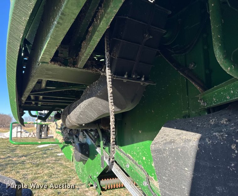 image for item YA1798 2019 John Deere S790 combine