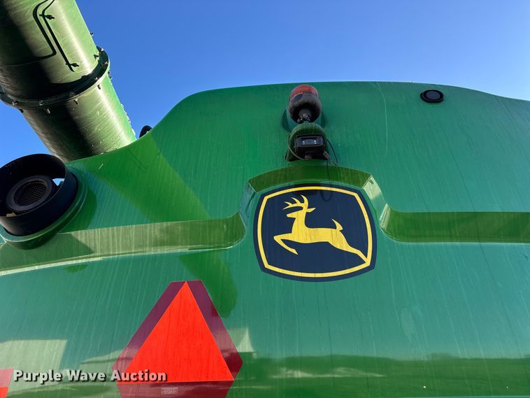 image for item YA1798 2019 John Deere S790 combine