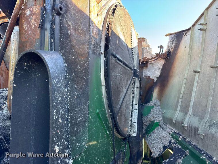 image for item YA1798 2019 John Deere S790 combine