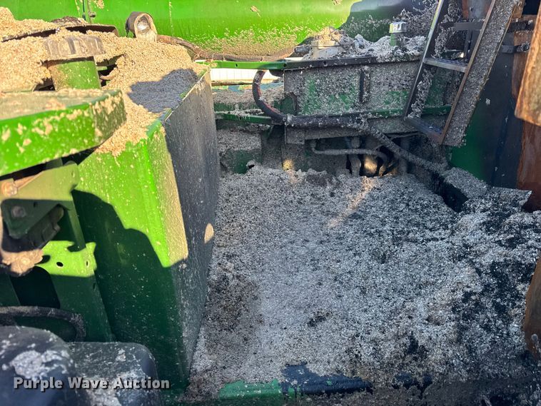 image for item YA1798 2019 John Deere S790 combine