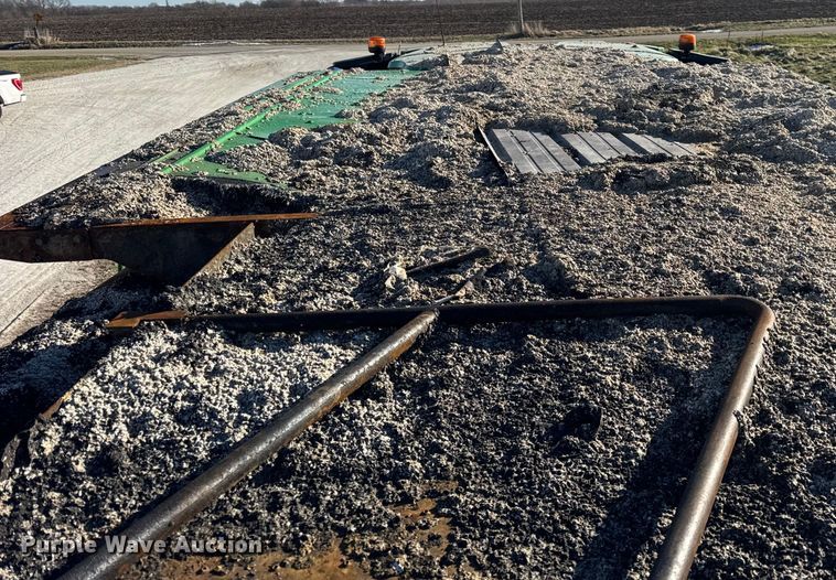 image for item YA1798 2019 John Deere S790 combine