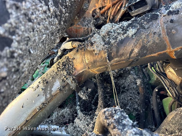 image for item YA1798 2019 John Deere S790 combine