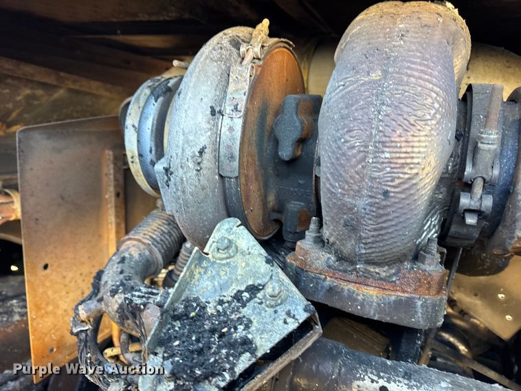 image for item YA1798 2019 John Deere S790 combine