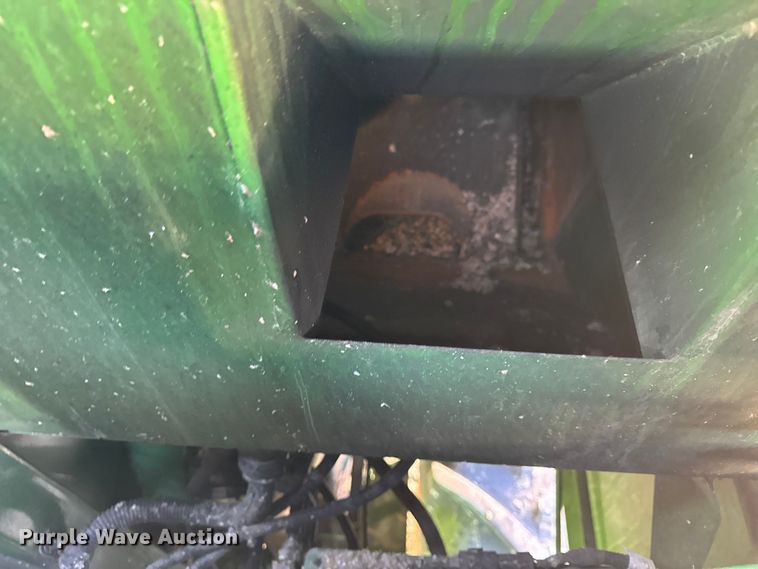 image for item YA1798 2019 John Deere S790 combine