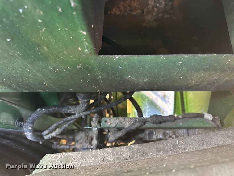 image for item YA1798 2019 John Deere S790 combine