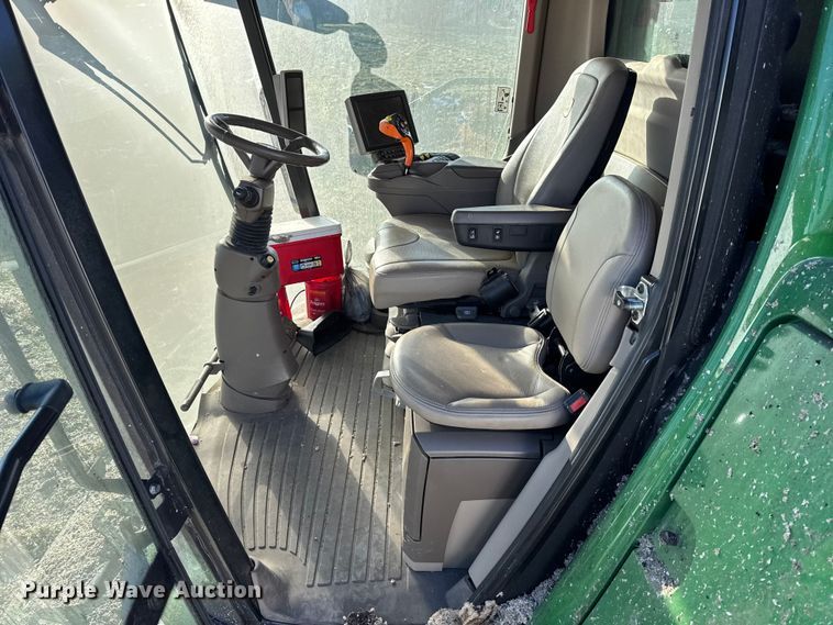 image for item YA1798 2019 John Deere S790 combine