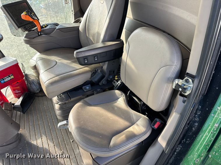 image for item YA1798 2019 John Deere S790 combine