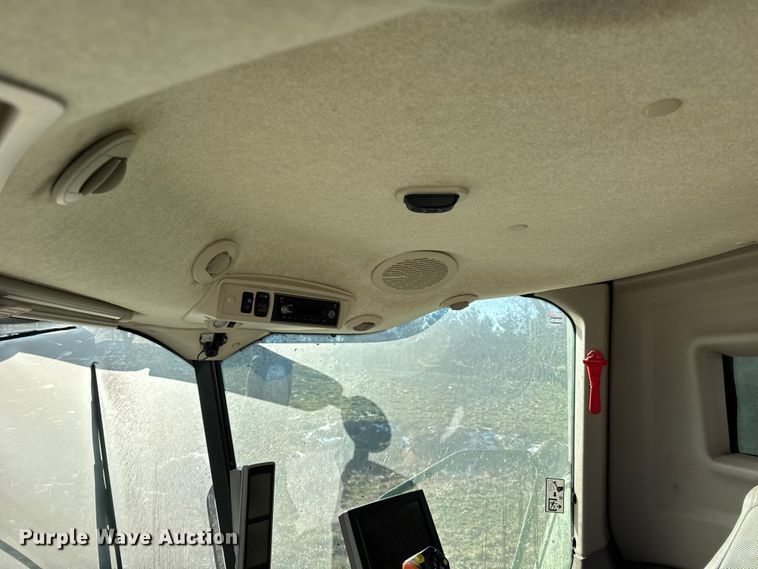 image for item YA1798 2019 John Deere S790 combine