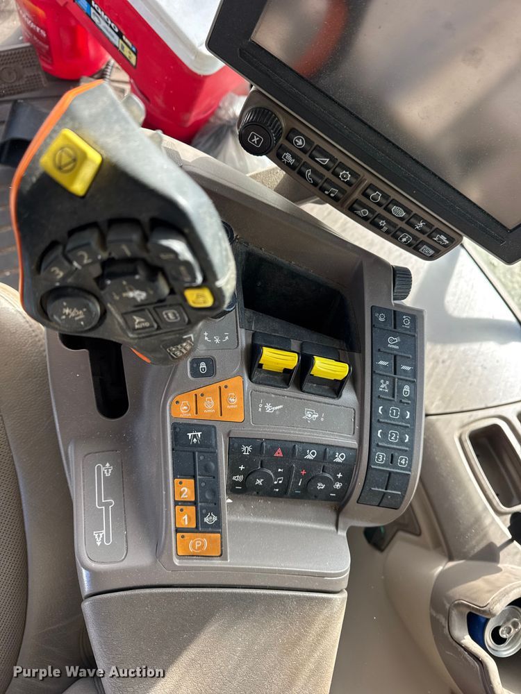 image for item YA1798 2019 John Deere S790 combine