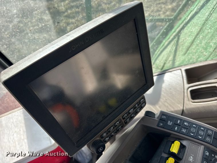 image for item YA1798 2019 John Deere S790 combine