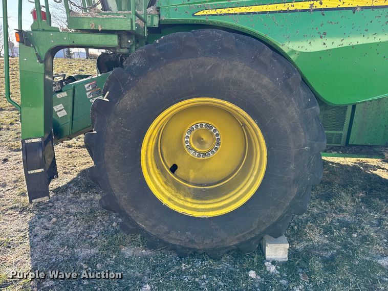 image for item YA1798 2019 John Deere S790 combine