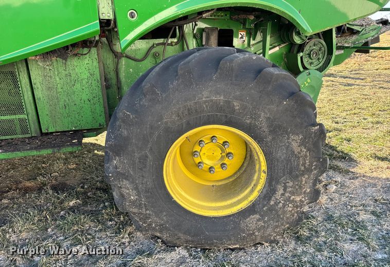 image for item YA1798 2019 John Deere S790 combine