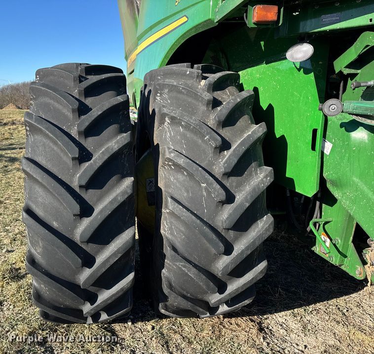 image for item YA1798 2019 John Deere S790 combine