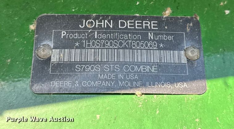 image for item YA1798 2019 John Deere S790 combine