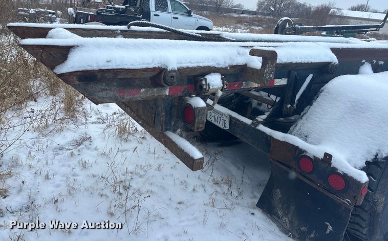 image for item DK0202 2002 Peterbilt 320 roll-off container truck