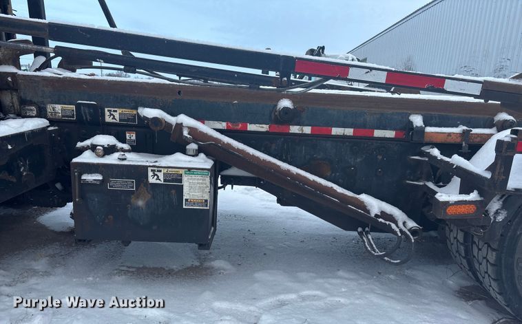 image for item DK0202 2002 Peterbilt 320 roll-off container truck