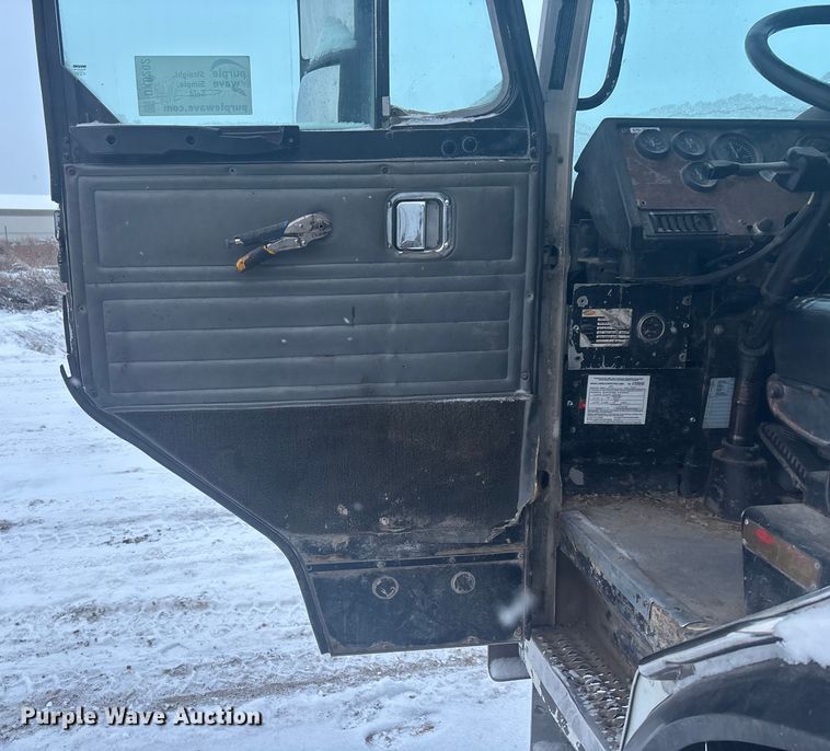 image for item DK0202 2002 Peterbilt 320 roll-off container truck