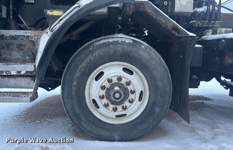 image for item DK0202 2002 Peterbilt 320 roll-off container truck