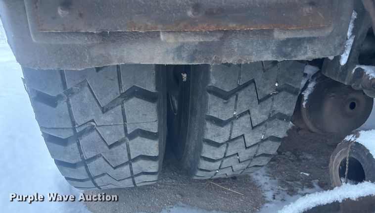 image for item DK0202 2002 Peterbilt 320 roll-off container truck