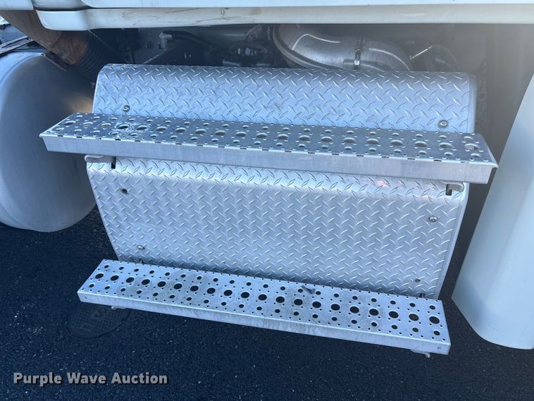 image for item DT2769 2019 Freightliner Cascadia semi truck