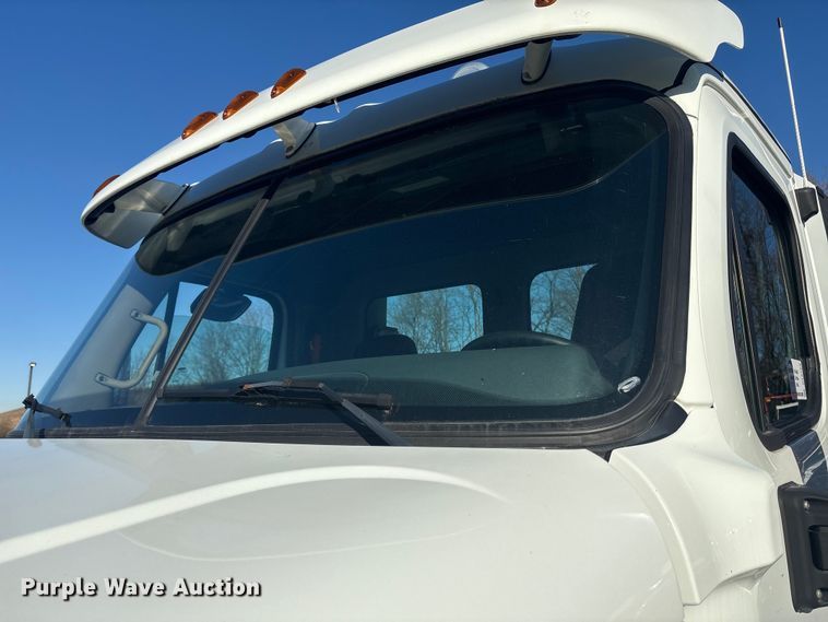 image for item DT2769 2019 Freightliner Cascadia semi truck