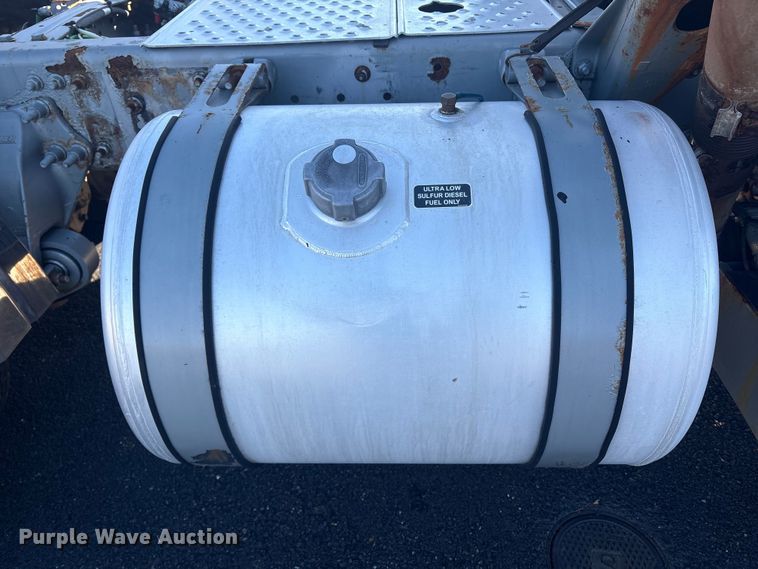 image for item DT2769 2019 Freightliner Cascadia semi truck