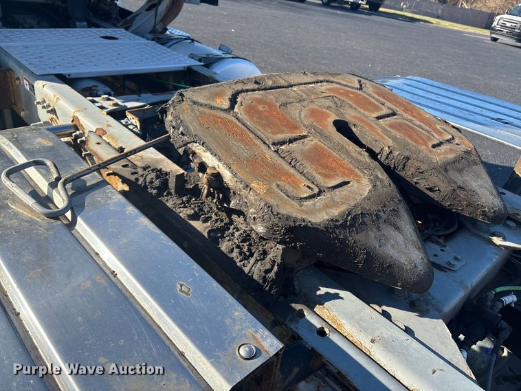 image for item DT2769 2019 Freightliner Cascadia semi truck