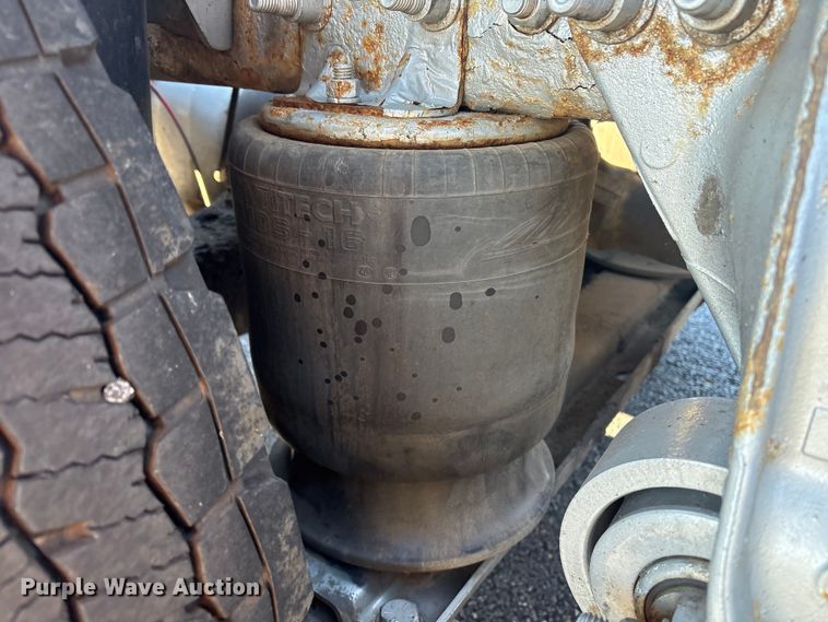 image for item DT2769 2019 Freightliner Cascadia semi truck