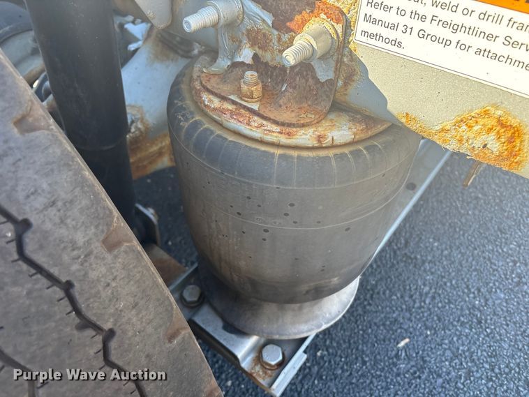 image for item DT2769 2019 Freightliner Cascadia semi truck