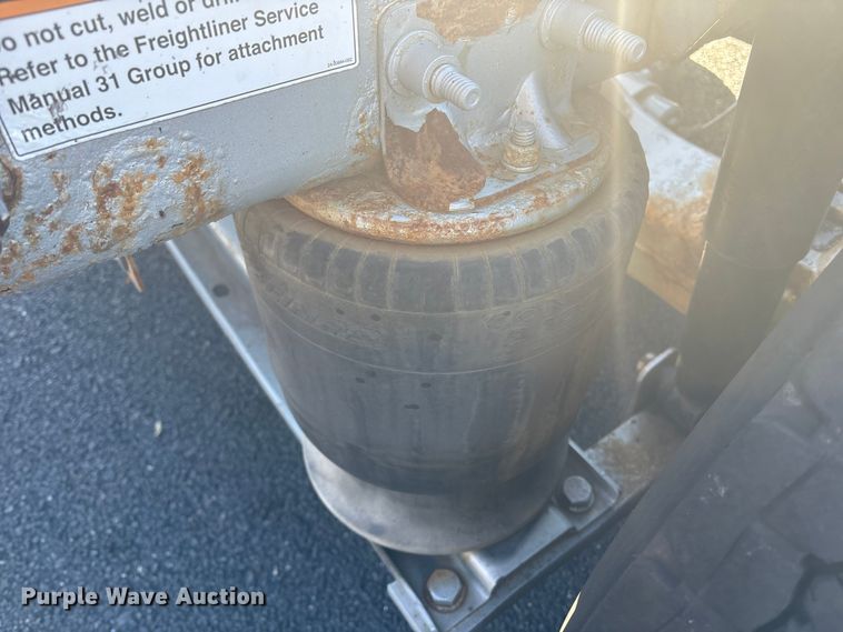 image for item DT2769 2019 Freightliner Cascadia semi truck