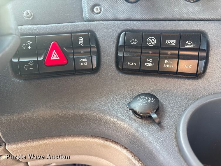 image for item DT2769 2019 Freightliner Cascadia semi truck