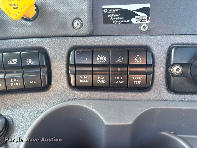 image for item DT2769 2019 Freightliner Cascadia semi truck