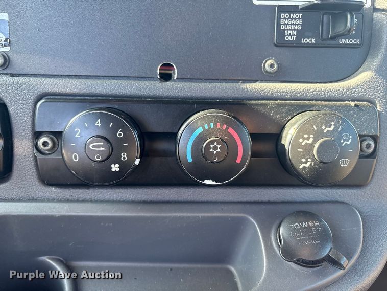 image for item DT2769 2019 Freightliner Cascadia semi truck