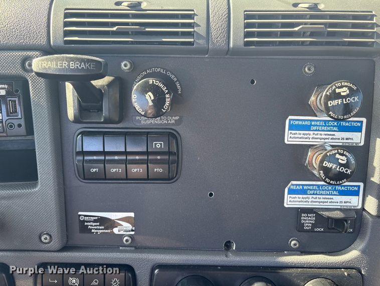 image for item DT2769 2019 Freightliner Cascadia semi truck