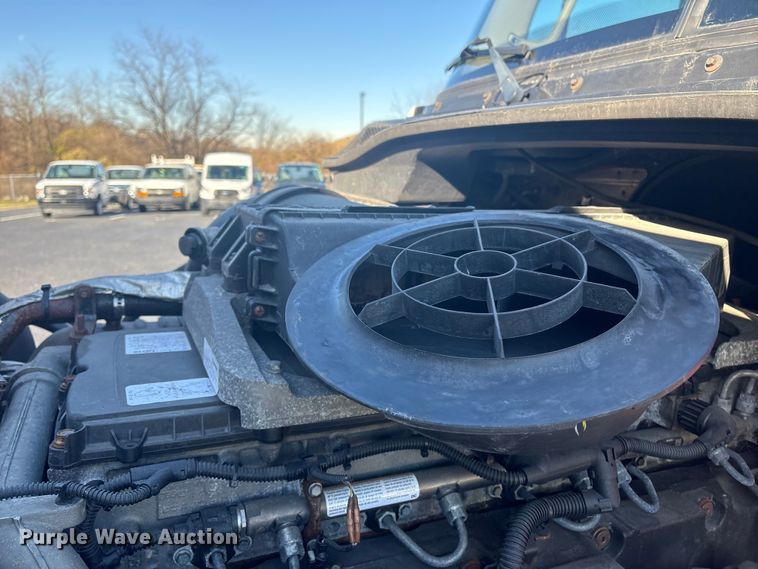 image for item DT2769 2019 Freightliner Cascadia semi truck