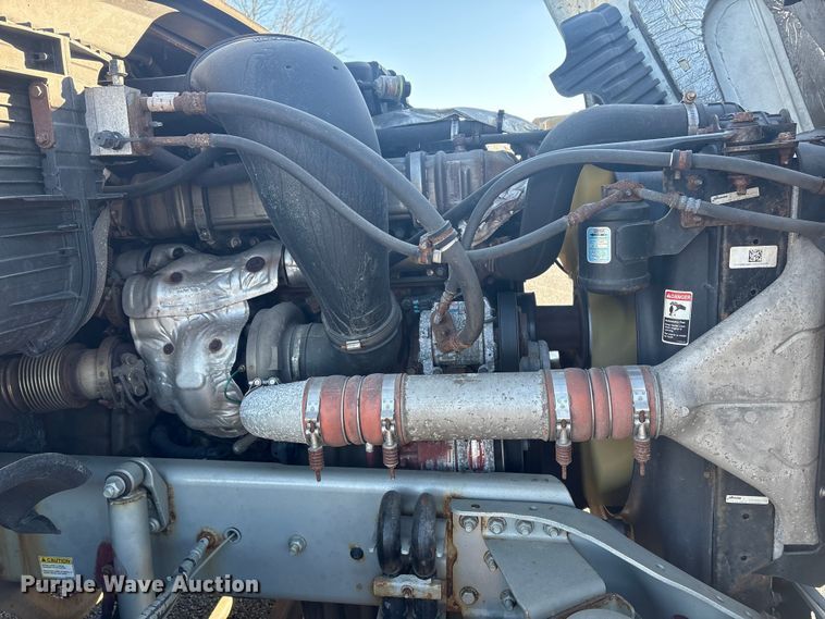 image for item DT2769 2019 Freightliner Cascadia semi truck