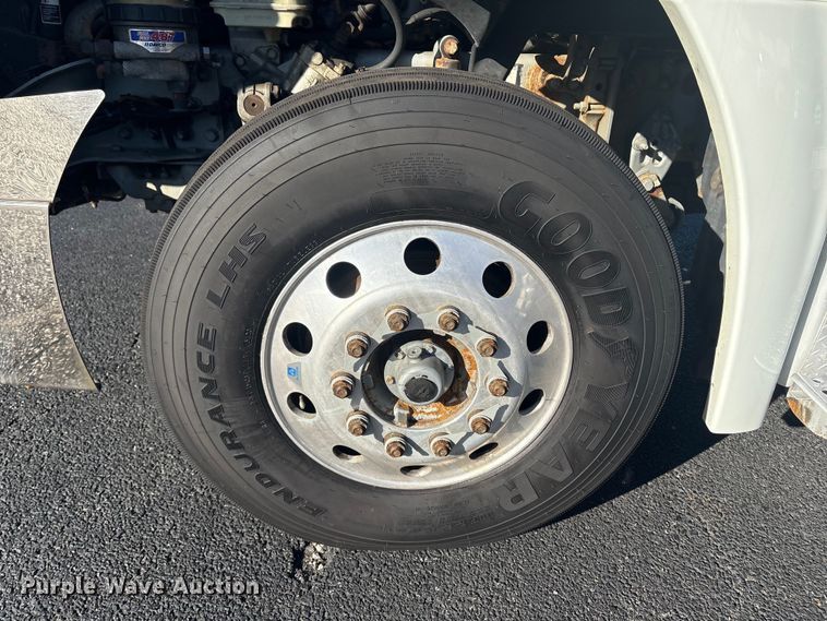 image for item DT2769 2019 Freightliner Cascadia semi truck