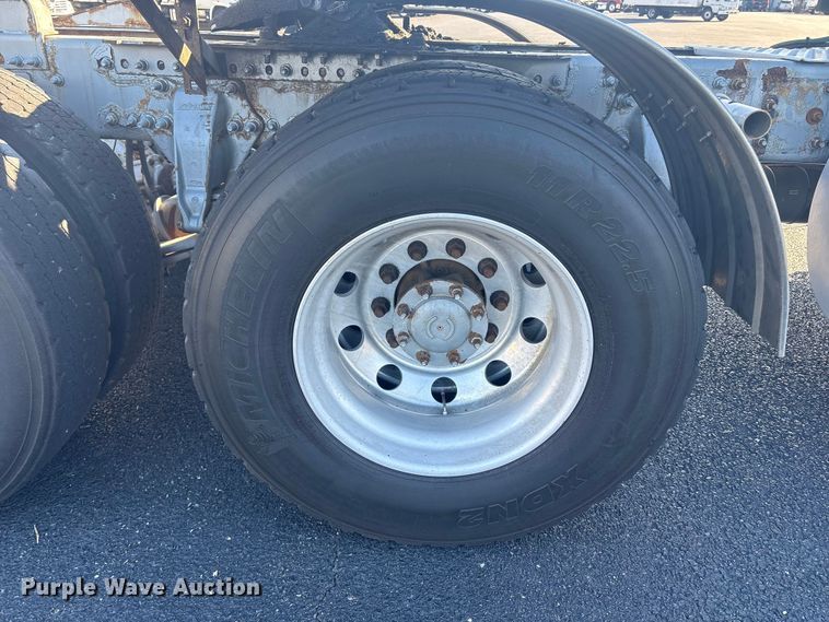 image for item DT2769 2019 Freightliner Cascadia semi truck