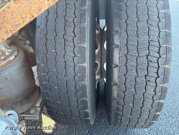 image for item DT2769 2019 Freightliner Cascadia semi truck